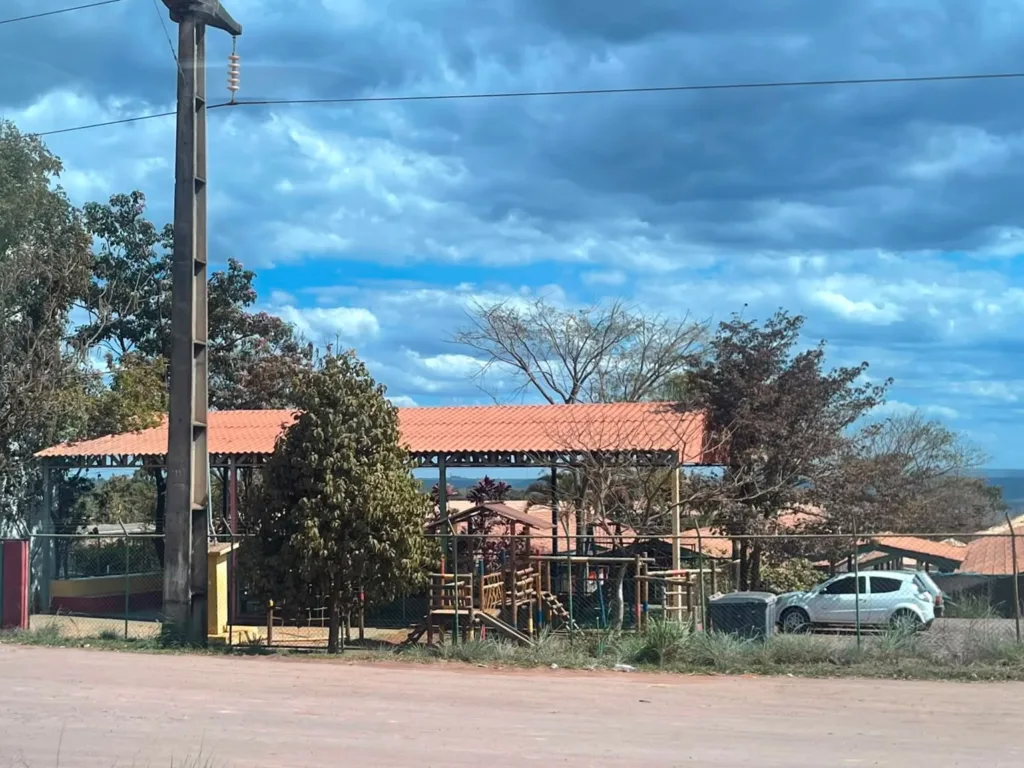 Relatos apontam que os conflitos ultrapassaram o campo administrativo e passaram a interferir na rotina pedagógica e nas relações entre os profissionais da escola localizada às margens da DF-130, no Núcleo Rural Café Sem Troco.