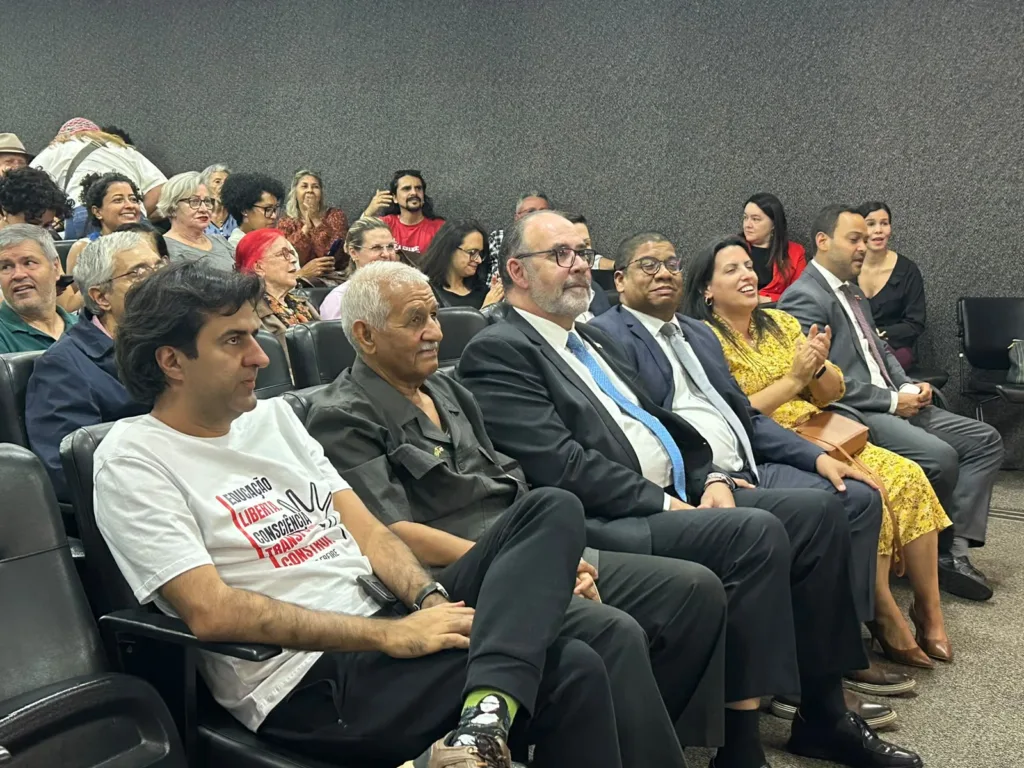 Parlamentar, representantes da Embaixada de Cuba e integrantes de movimentos sociais participaram da celebração realizada em Brasília.