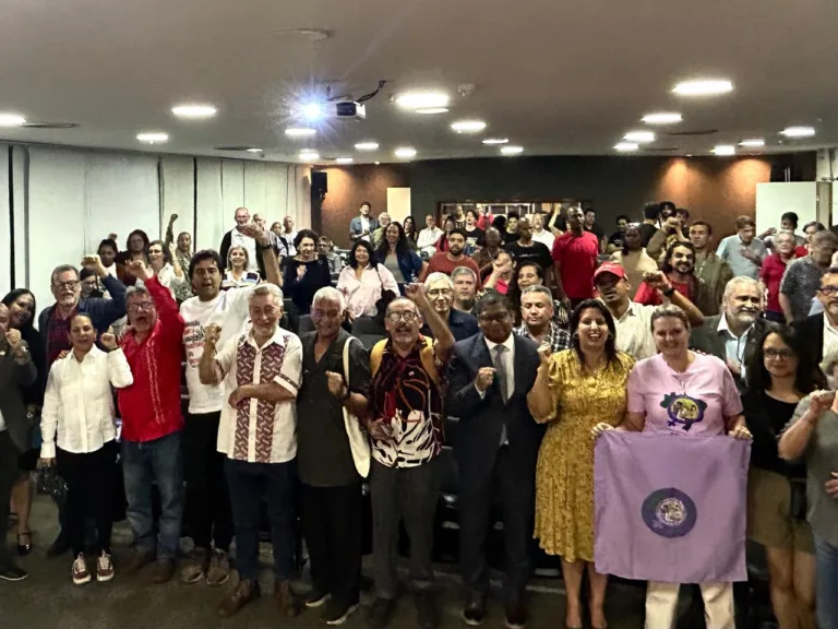 'Cuba tem direito de viver em paz', afirma embaixador em ato de memória do 26 de julho