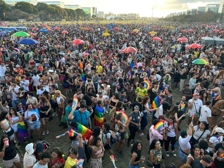 Nas ruas e nas urnas: Parada LGBT+ de Brasília transforma orgulho em mobilização política