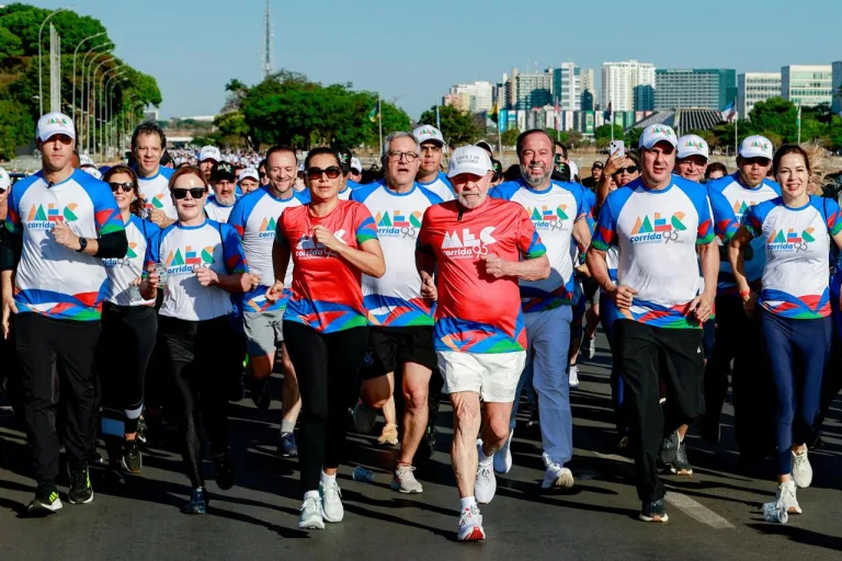 Corrida reúne apoiadores de Lula no Centro de BH nesta segunda-feira (27)
