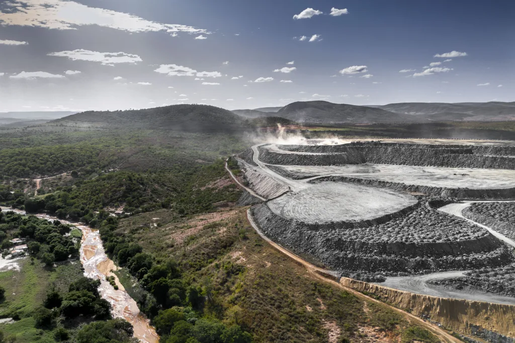 Mineração muda paisagem no Vale do Jequitinhonha (MG), mostra projeto “Zona de Sacrifício: do ouro ao pó”