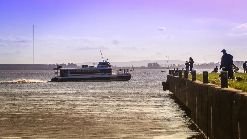 Proposta avalia transporte hidroviário como uma possível alternativa para a mobilidade urbana de Porto Alegre