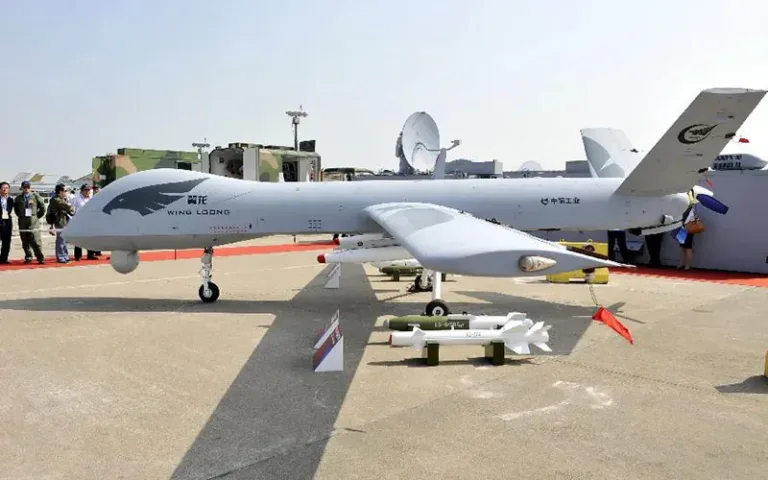 EUA elevam tarifas sobre drones a até 100%; China exige retirada