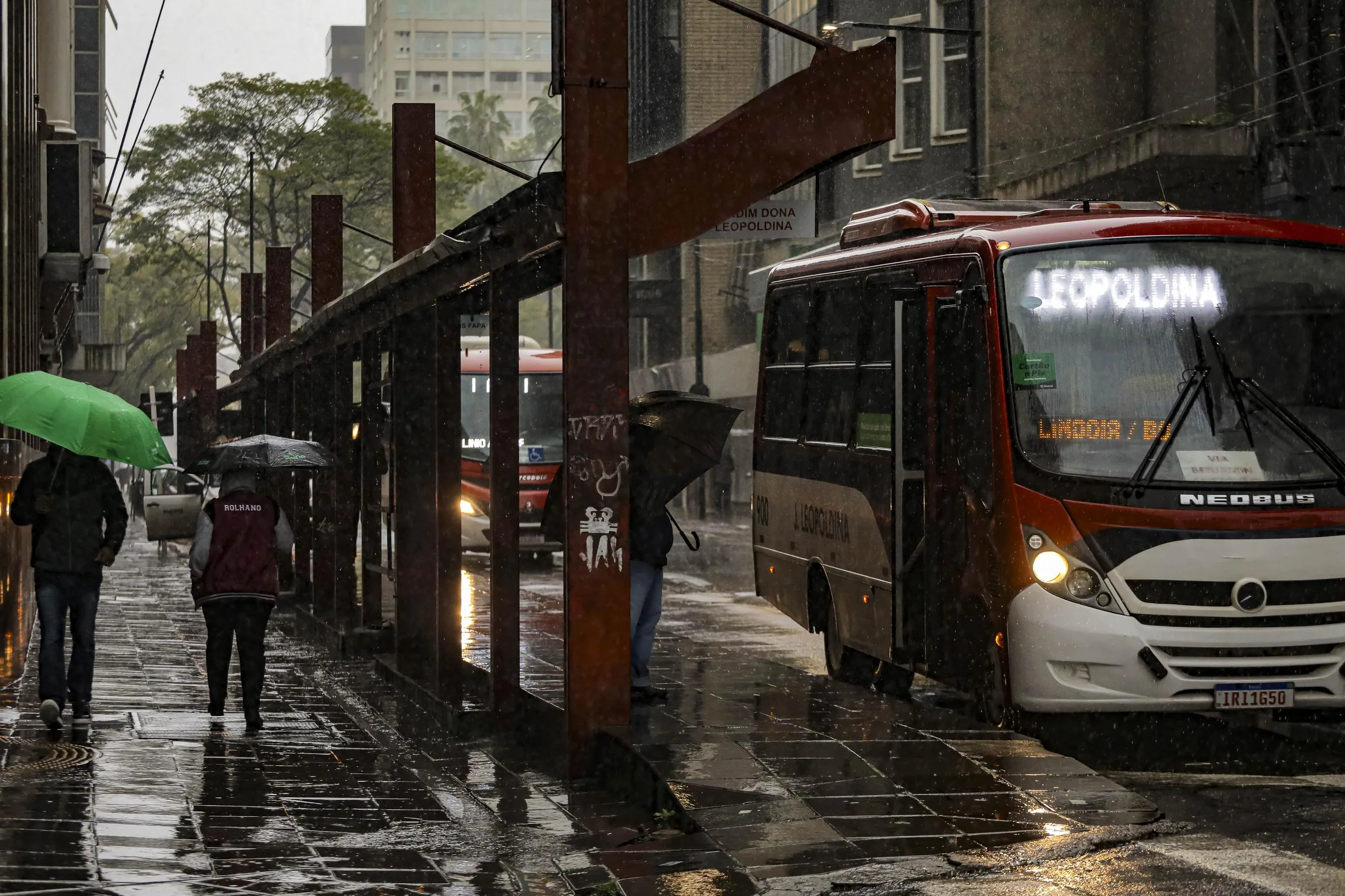 Chuva forte atinge Porto Alegre, com alguns pontos da cidade registrando acumulados superiores a 50 mm