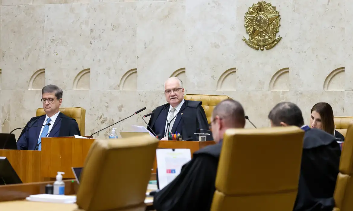 Ao centro, o ministro Edson Fachin, do Supremo Tribunal Federal (STF)