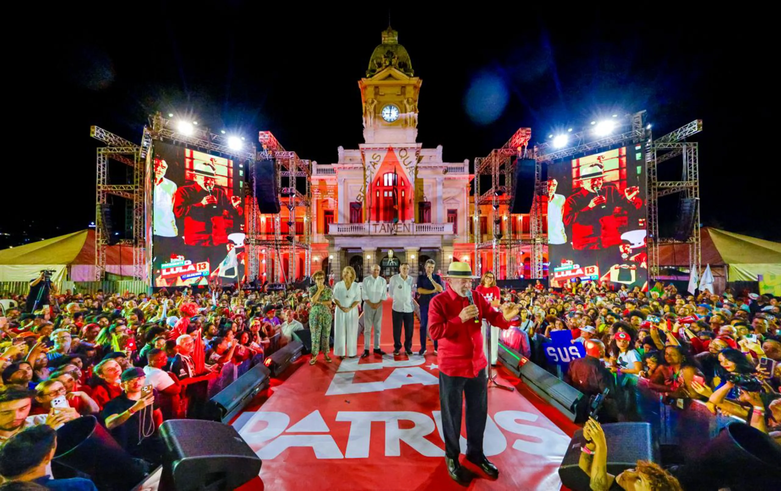 O presidente da República, Luiz Inácio Lula da Silva, durante ato de campanha em Belo Horizonte: o evento "Lula em Belo Horizonte: O Brasil Pronto Pra Mais", realizado na Praça da Estação, Belo Horizonte - MG.