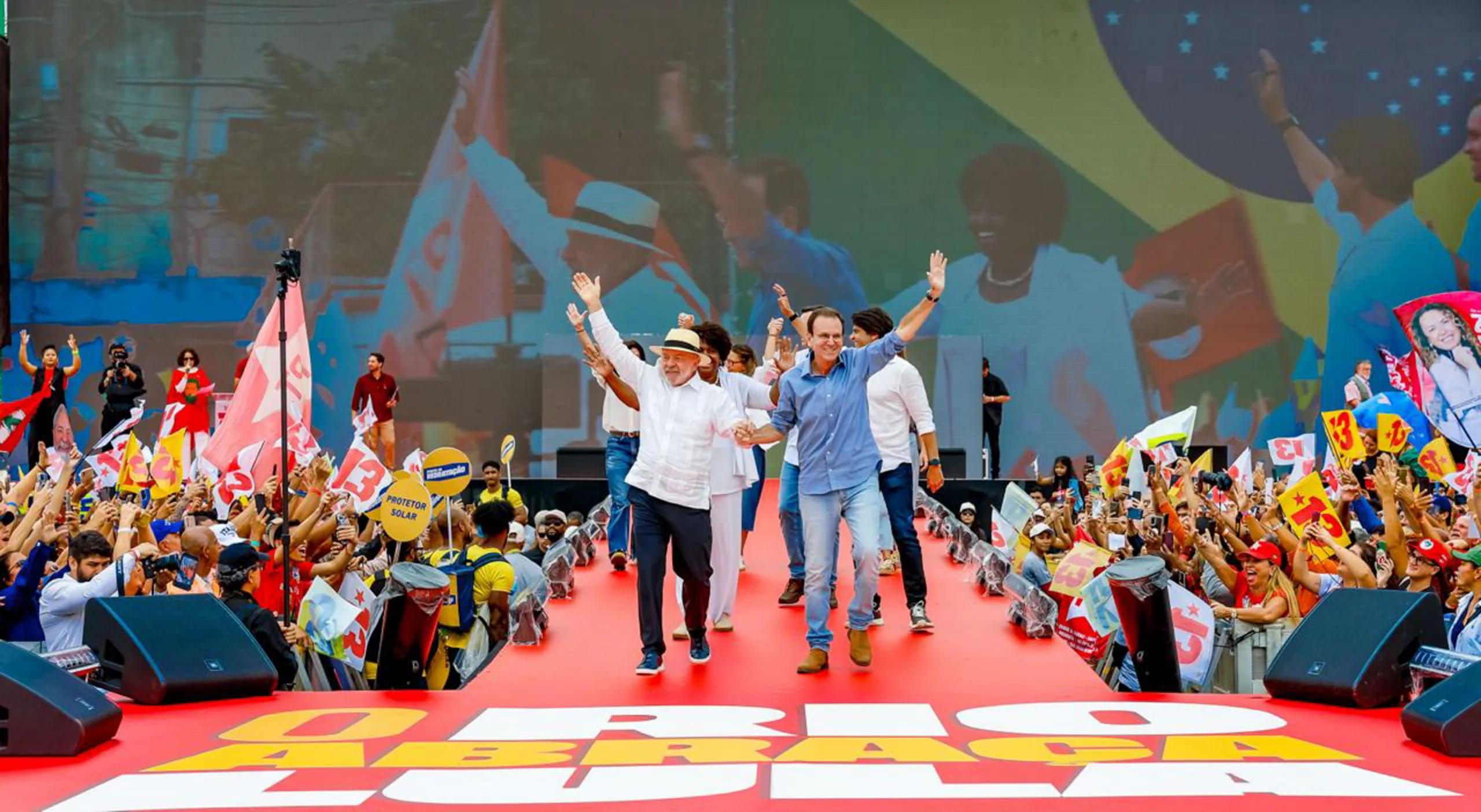 Lula e Eduardo Paes em ato político no Rio de Janeiro