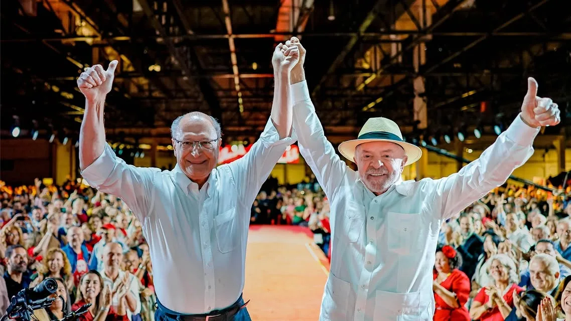 Geraldo Alckmin (PSB) e Luiz Inácio Lula da Silva (PT) repetem chapa para reeleição em 2026