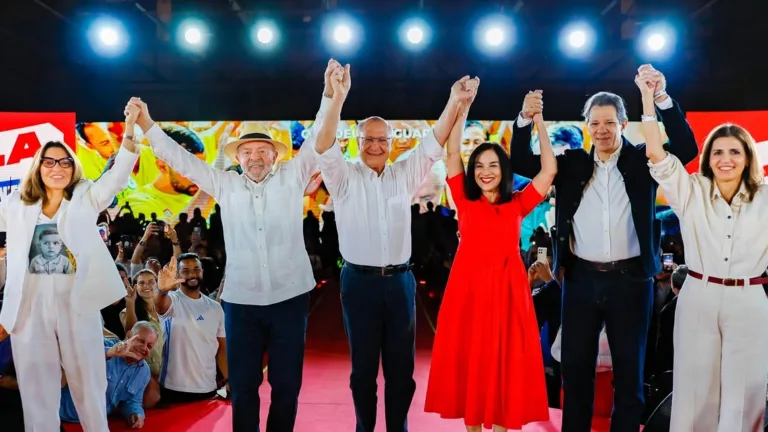 Convenção partidária, em São Paulo, lançou, oficialmente, candidatura de Lula e Alckmin