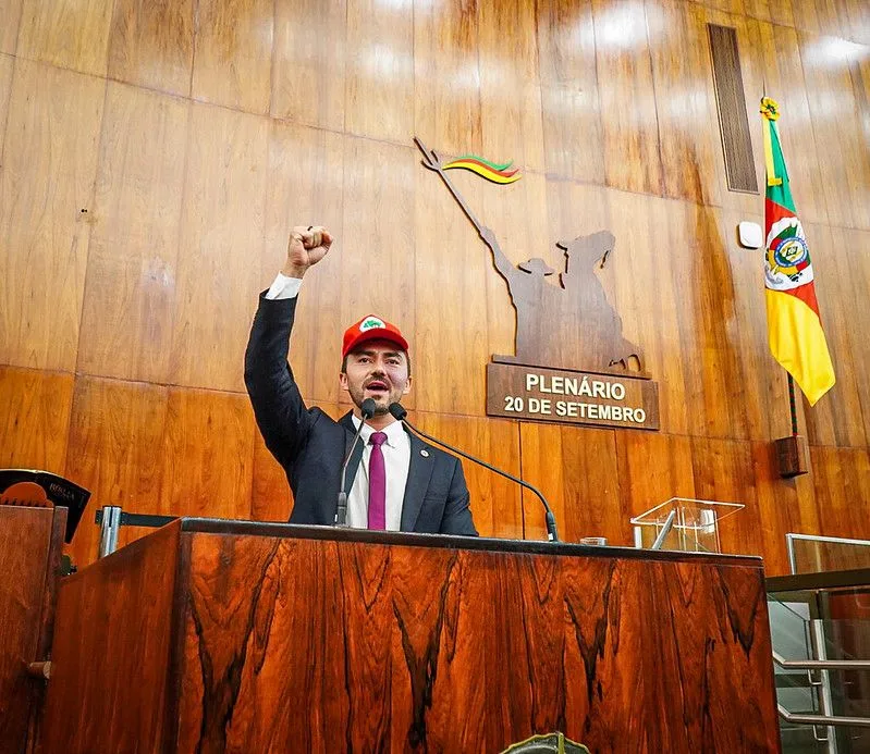 Adão Pretto Filho: ‘Tenho muito orgulho de dizer na tribuna que vim do MST’