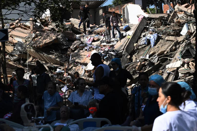 Terremoto de magnitude 7,4 atinge a Colômbia e deixa ao menos 20 mortos