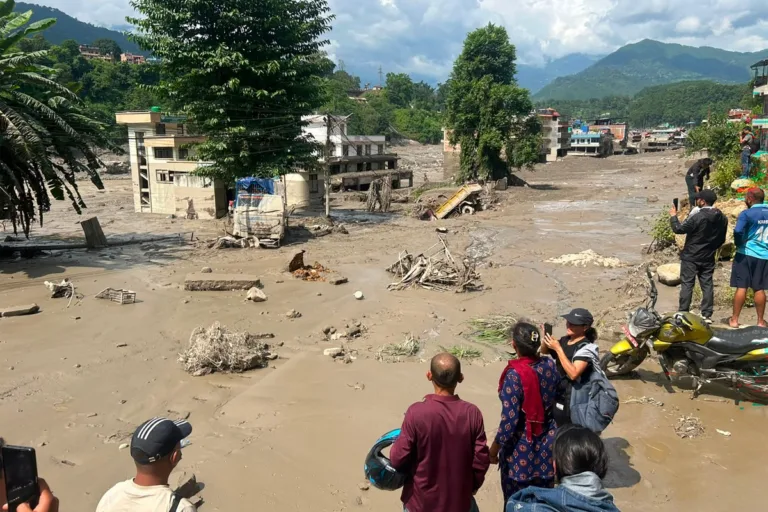 Inundações no Nepal deixam ao menos 98 mortos e centenas de desaparecidos 