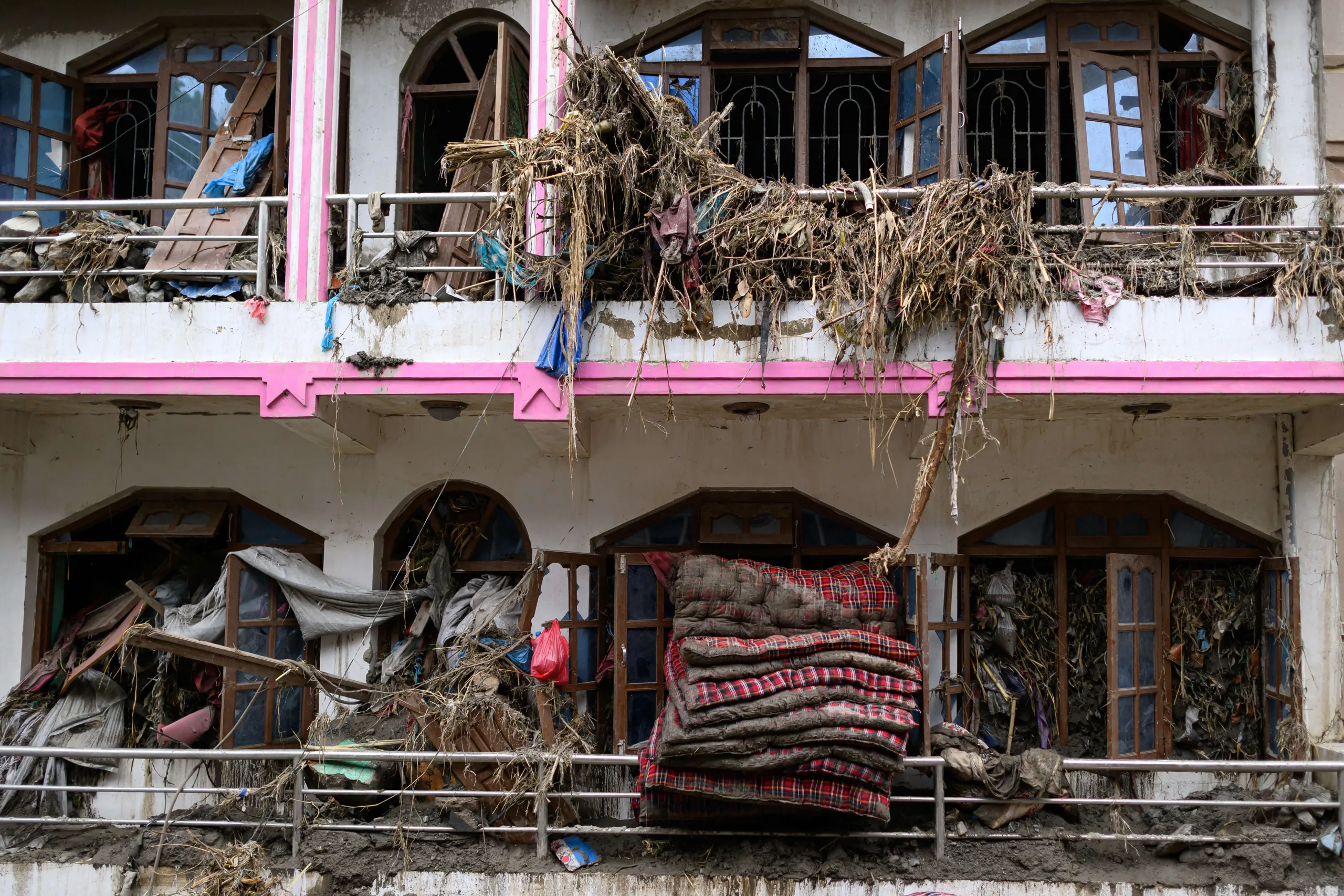Inundação deixa milhares de vítimas no Nepal e Tibete