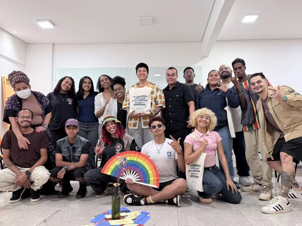 Iniciativa apresenta documento construído coletivamente por mais de 150 jovens periféricos