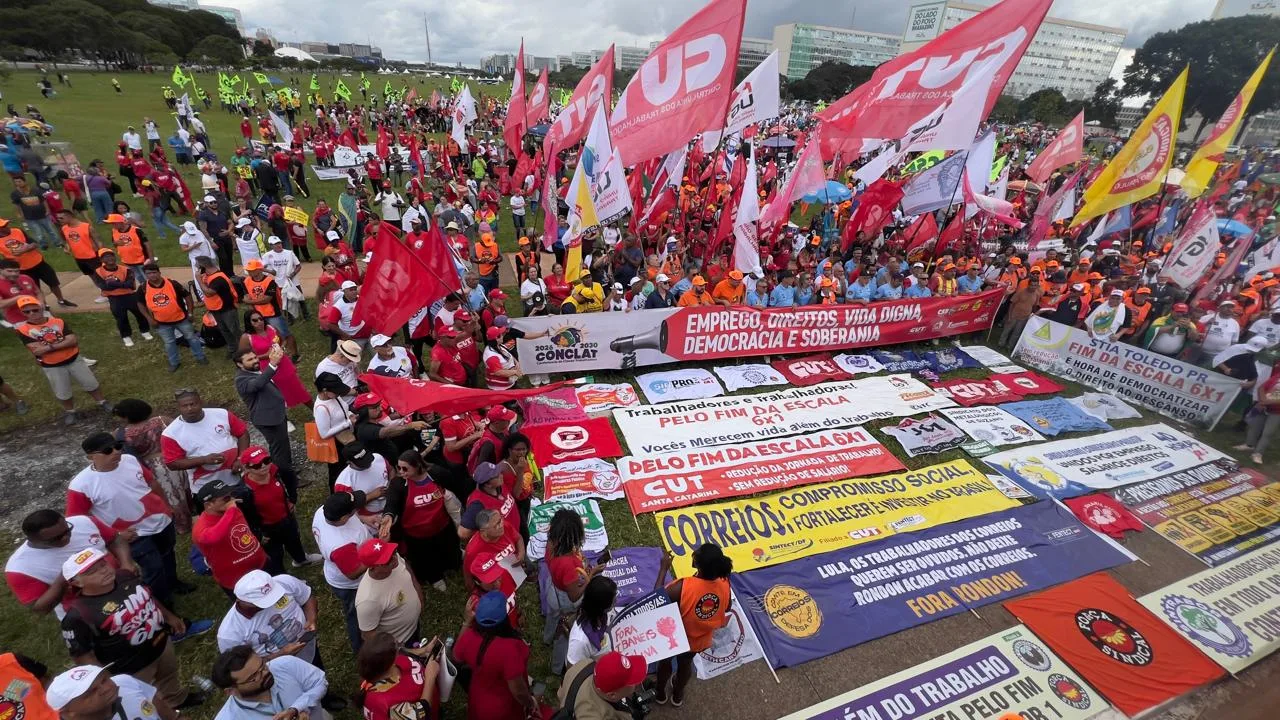 Mobilização pelo fim da escala 6x1 em Brasília; trabalhadores voltam às ruas por três dias na próxima semana |
