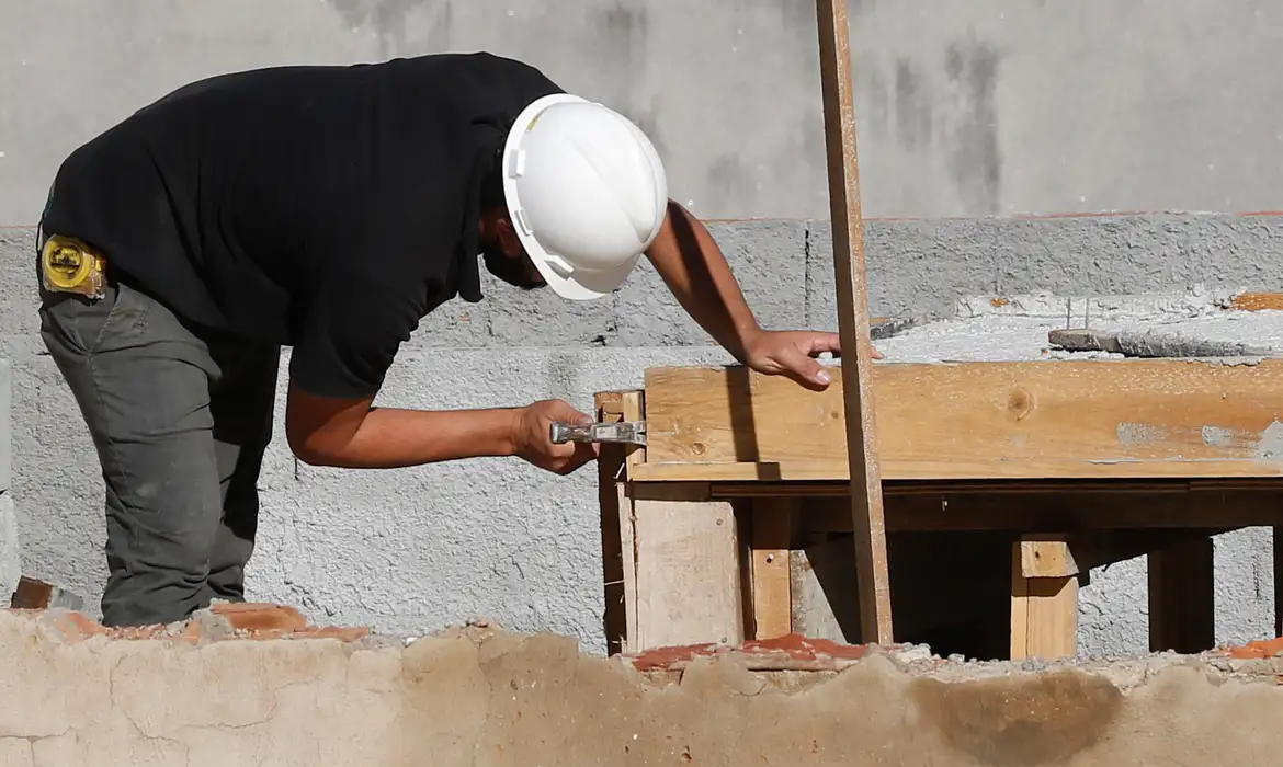 Construção civil lidera crescimento no período