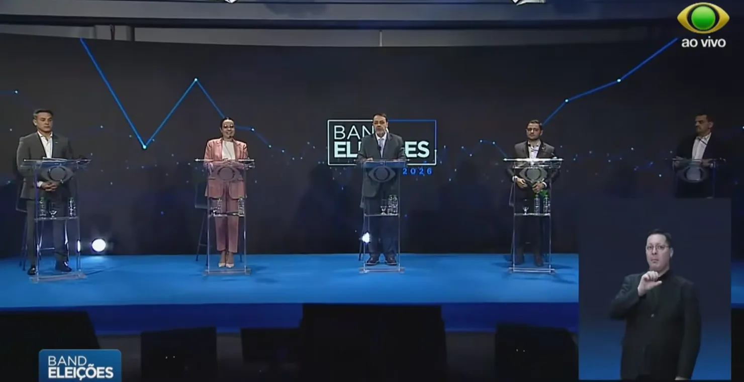 Luciano Zucco (PL), Juliana Brizola (PDT), o apresentador Osiris Marins, Gabriel Souza (MDB) e Marcelo Maranata (PSDB)