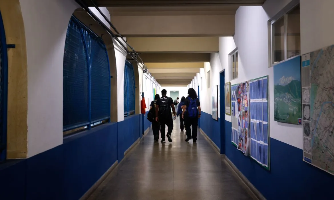 Bullying e cyberbullying passaram a existir formalmente no Código Penal em 2024, com Lei 14.811/2024