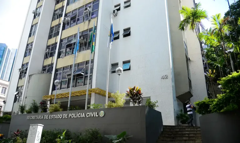Polícia do Rio faz operações para prender dezenas de integrantes do CV