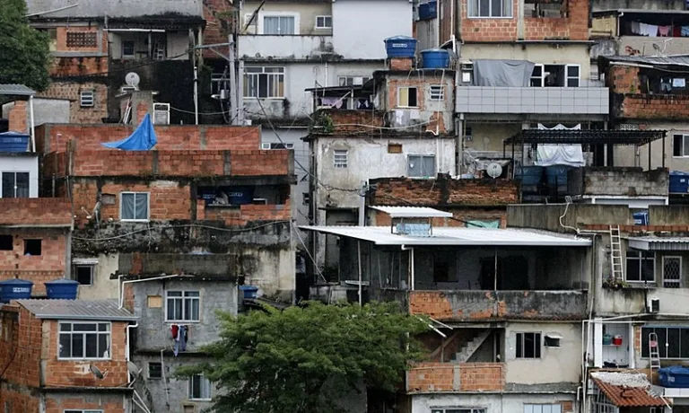 'As soluções vêm das favelas, território mais impactado pelo clima', diz especialista