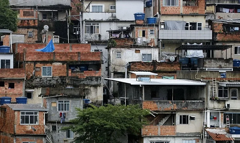Os impactos da pandemia escancaram o racismo estrutural e as desigualdades raciais e sociais no Brasil | Crédito: Favela do Morro Azul, Rio de Janeiro / The Tricontinental