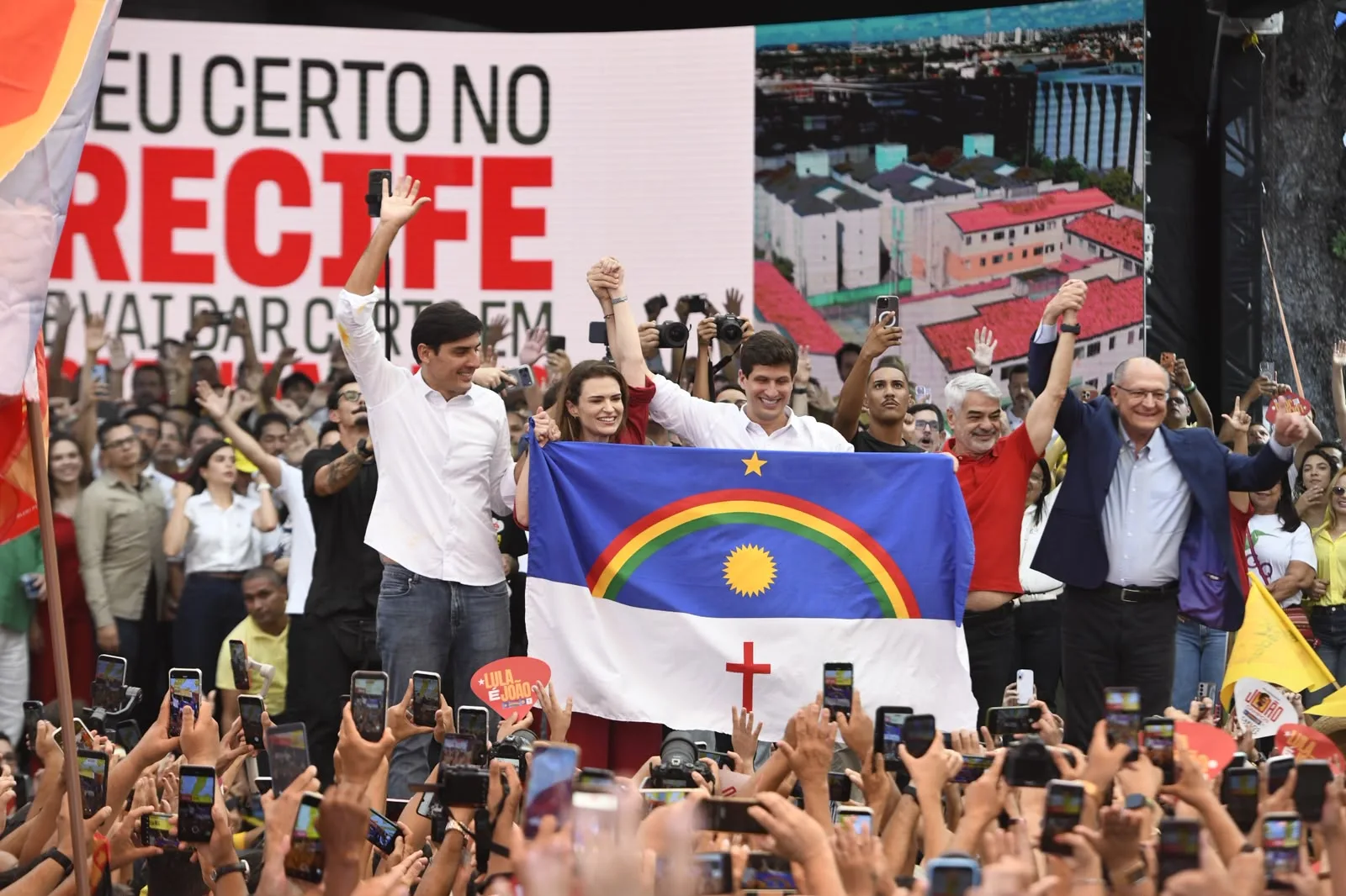 Carlos Costa, Marília Arraes, João Campos, Humberto Costa e Geraldo Alckmin durante convenção da Frente Popular de Pernambuco