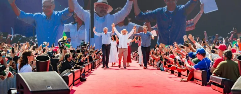 Lula inicia campanha no mesmo estádio onde fez discurso histórico na greve de 1979