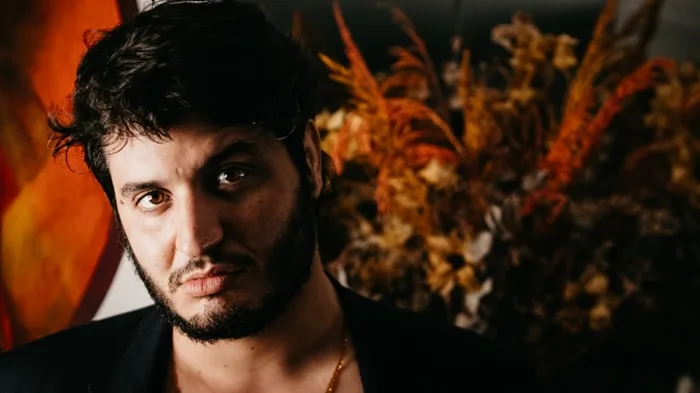 Mazuli lança ‘Rastros’ e reúne Daíra e Juliano Holanda em nova parceria musical