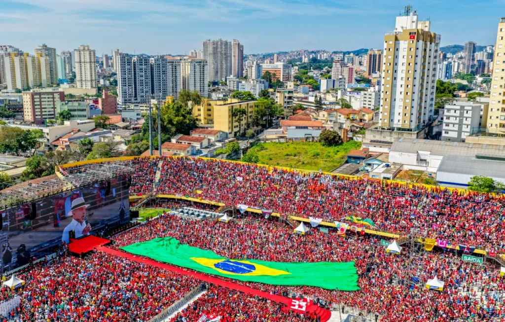 Estádio Euclides da Cunha, em São Bernardo do Campo (SP), no lançamento da campanha de Lula (PT)