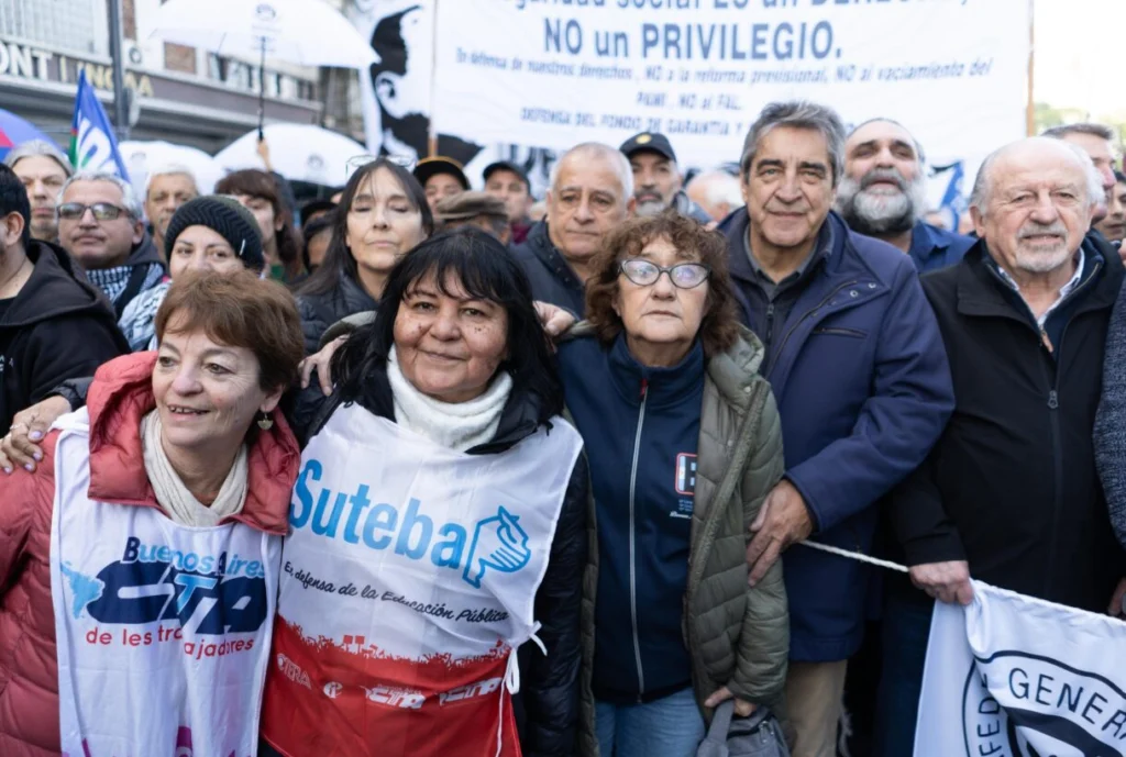 Professores da Argentina realizam greve contra desmonte do governo Milei