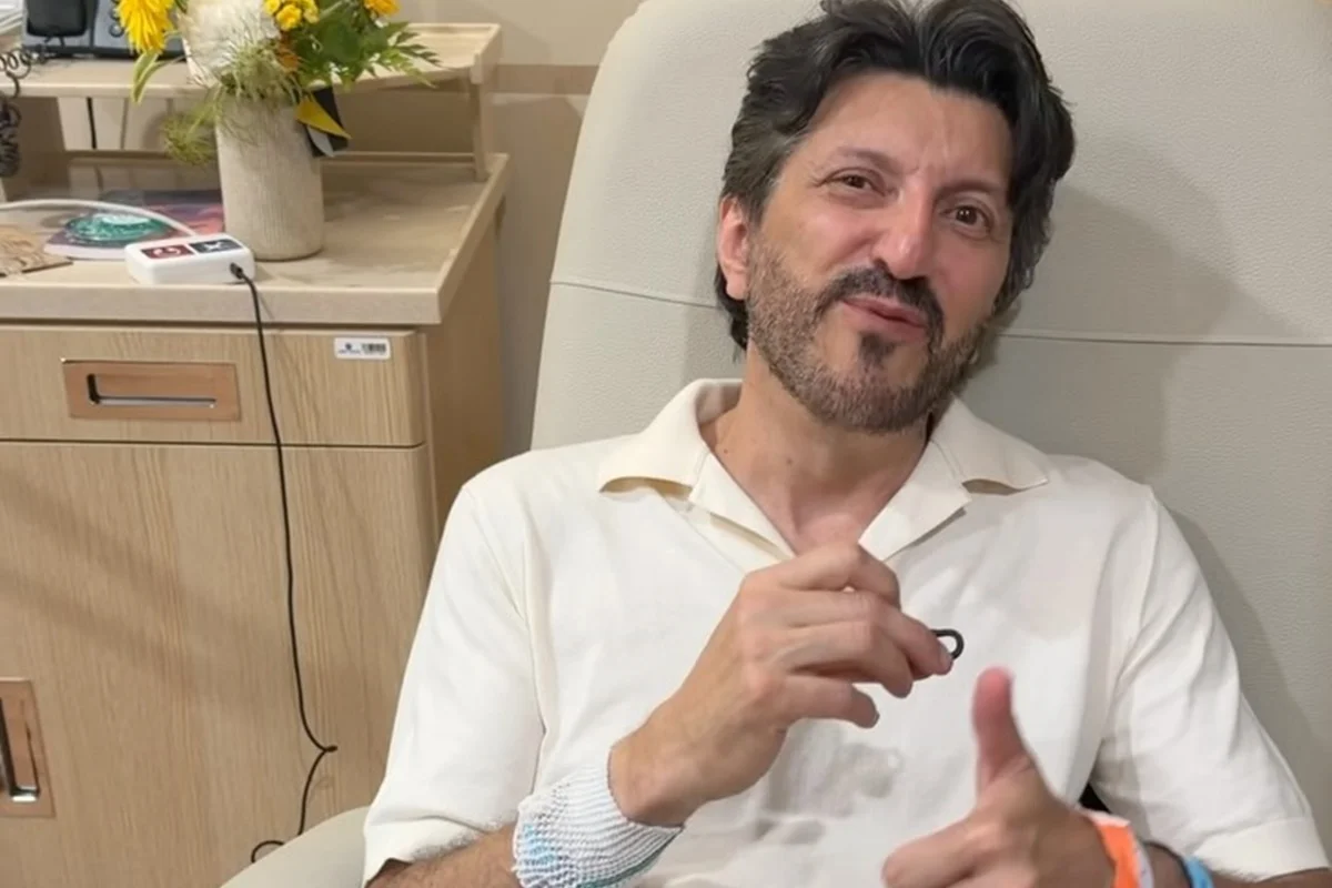 Influenciador e piloto Lito Sousa foi diagnosticado com doença rara neurodegenerativa