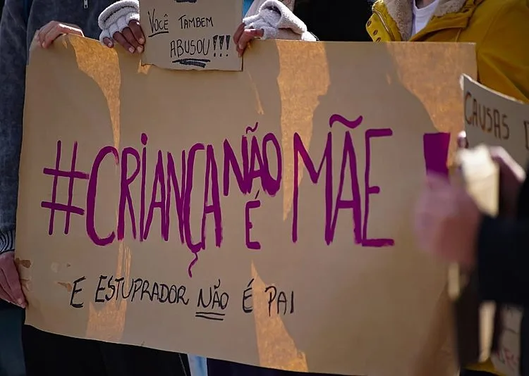 Fred Linhares pediu, em junho de 2024, para ser incluído entre os coautores do PL 1904, que endurece a punição para aborto após a 22ª semana