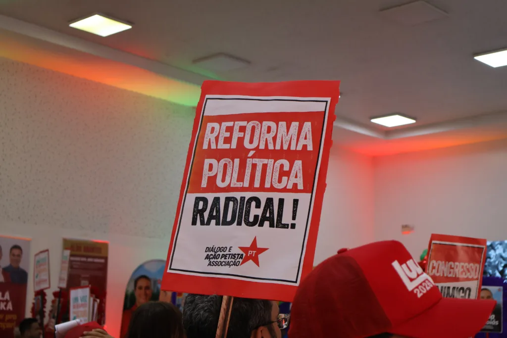 Público lotousalão durante a convenção estadual do PT em Goiás, que oficializou 51 candidaturas do partido ao Senado, à Câmara dos Deputados e à Assembleia Legislativa, além da chapa ao governo do estado encabeçada por Luis César Bueno e Carlos Mundim