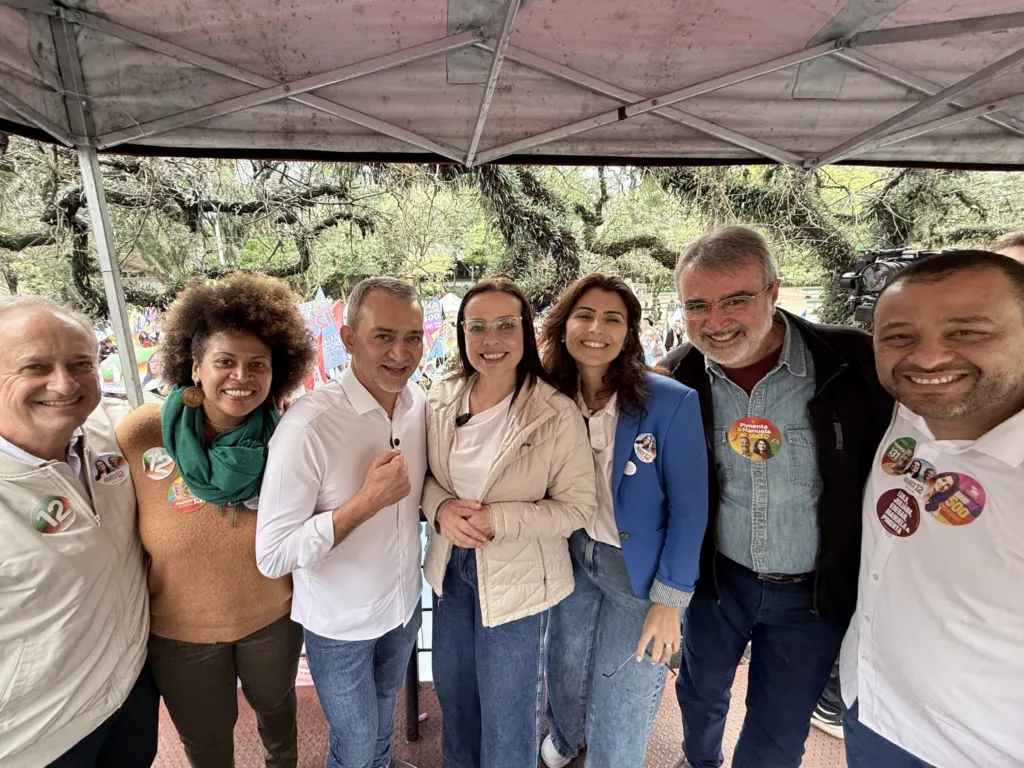 Ato político com Juliana e Edegar contou com a presença de outros candidatos 