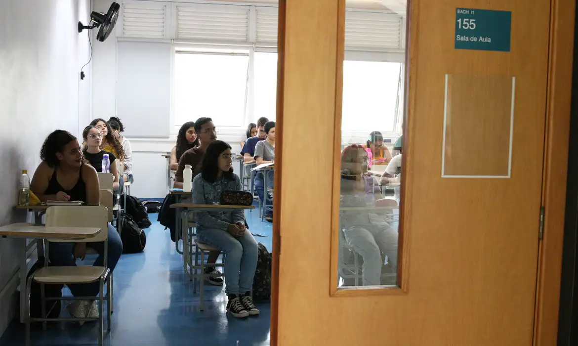 A primeira chamada para matrícula está prevista para 26 de janeiro de 2027.