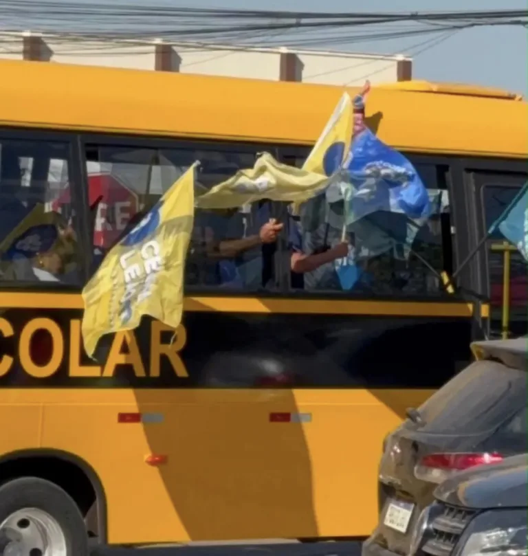 TRE-DF notifica Celina Leão sobre ônibus escolares em ato de campanha