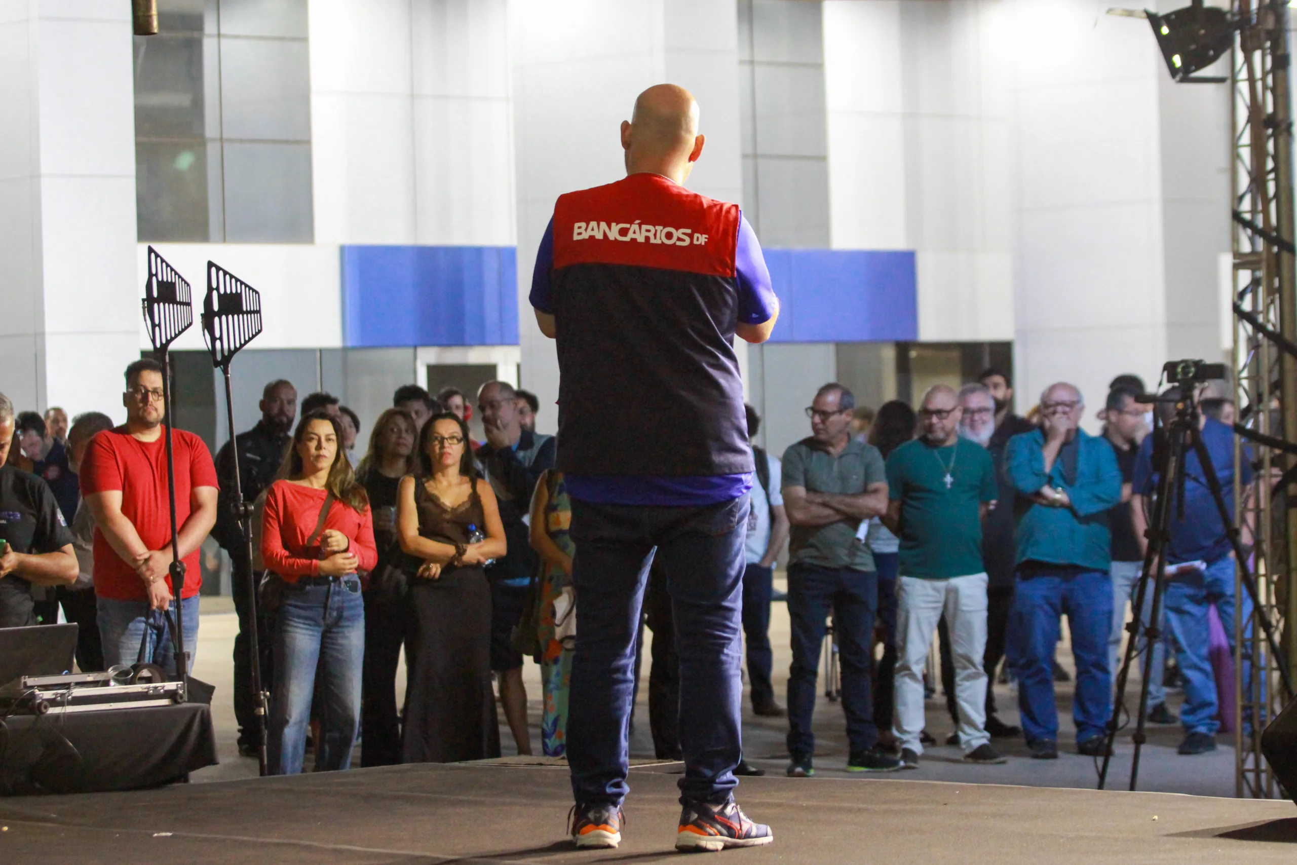 Assembleia dos bancários do DF aprovou adesão à paralisação nacional de 24 horas marcada para quinta-feira (20)