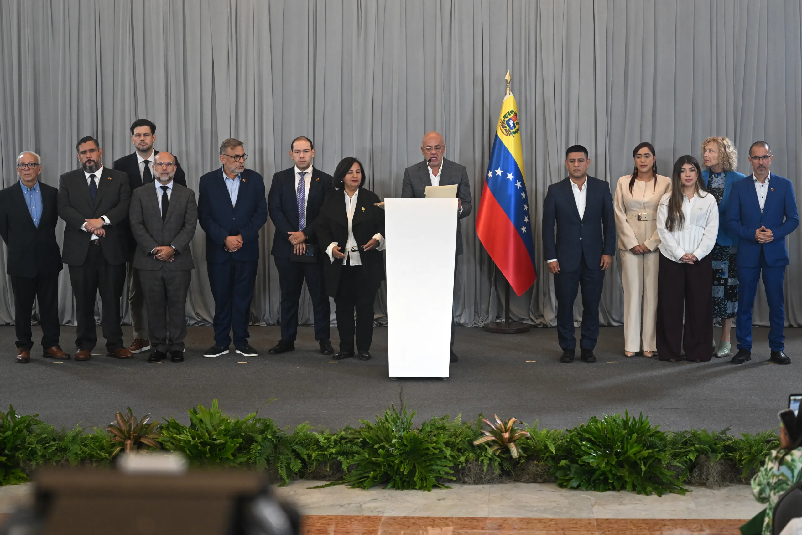 Coletiva de imprensa após o fim da primeira rodada de diálogos entre governo e oposição, em Caracas (Venezuela).