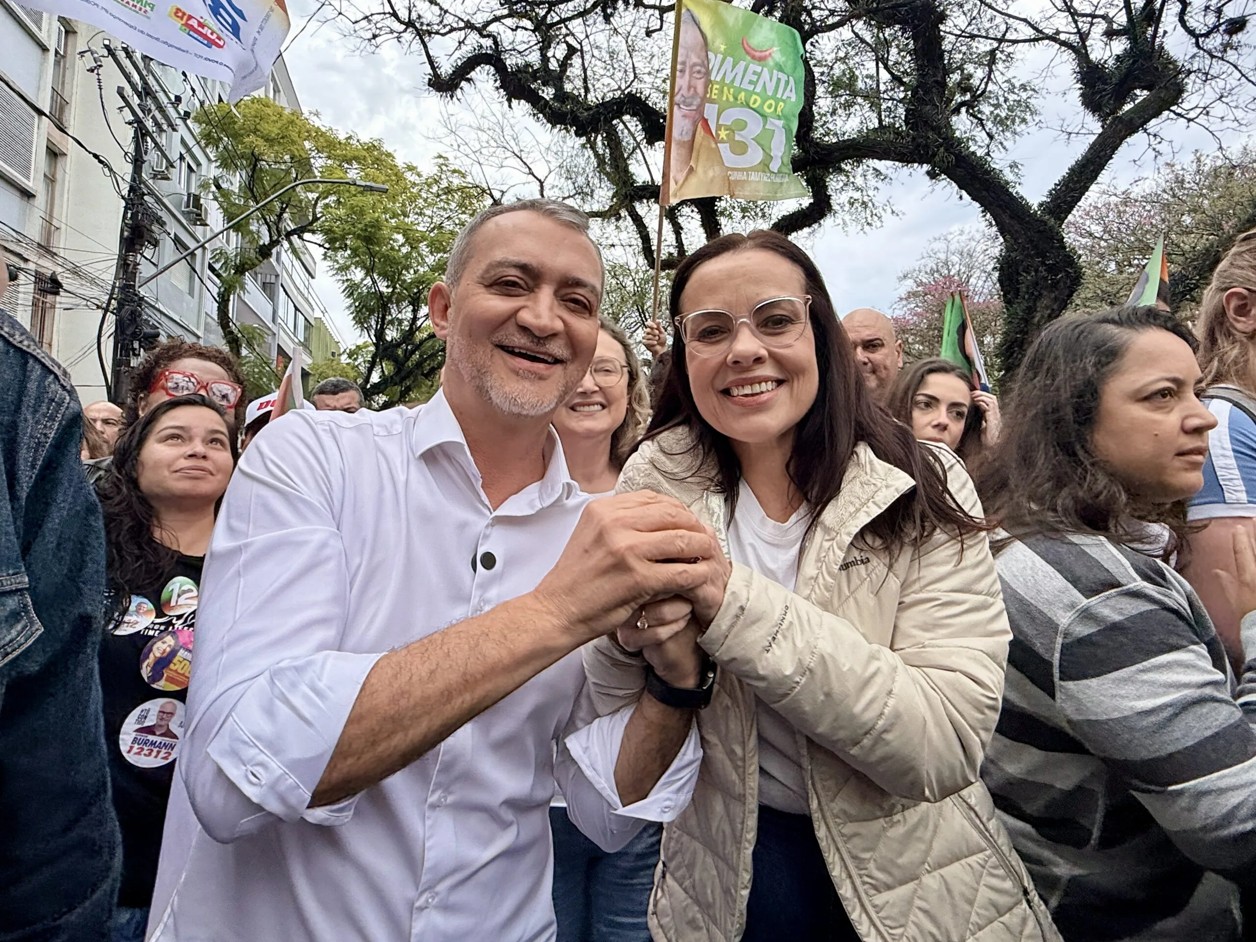 Juliana Brizola e Edegar Pretto abriram a campanha em Porto Alegre, em um domingo marcado também pelo início das atividades das demais candidaturas ao Piratini