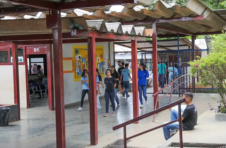 Escolas públicas do DF sofrem redução de verba após decisão da Secretaria de Educação