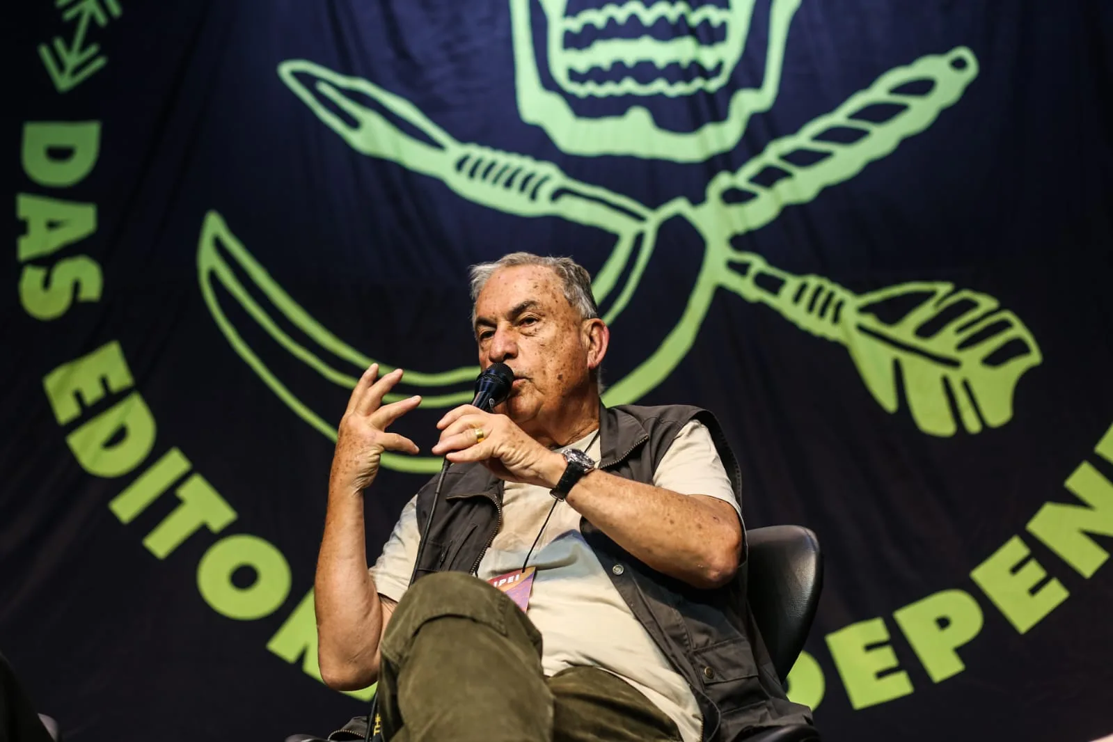 O jornalista israelense Gideon Levy na Conferência “Do Rio ao Mar: relatos de uma catástrofee”, na abertura da 8ª Flipei.