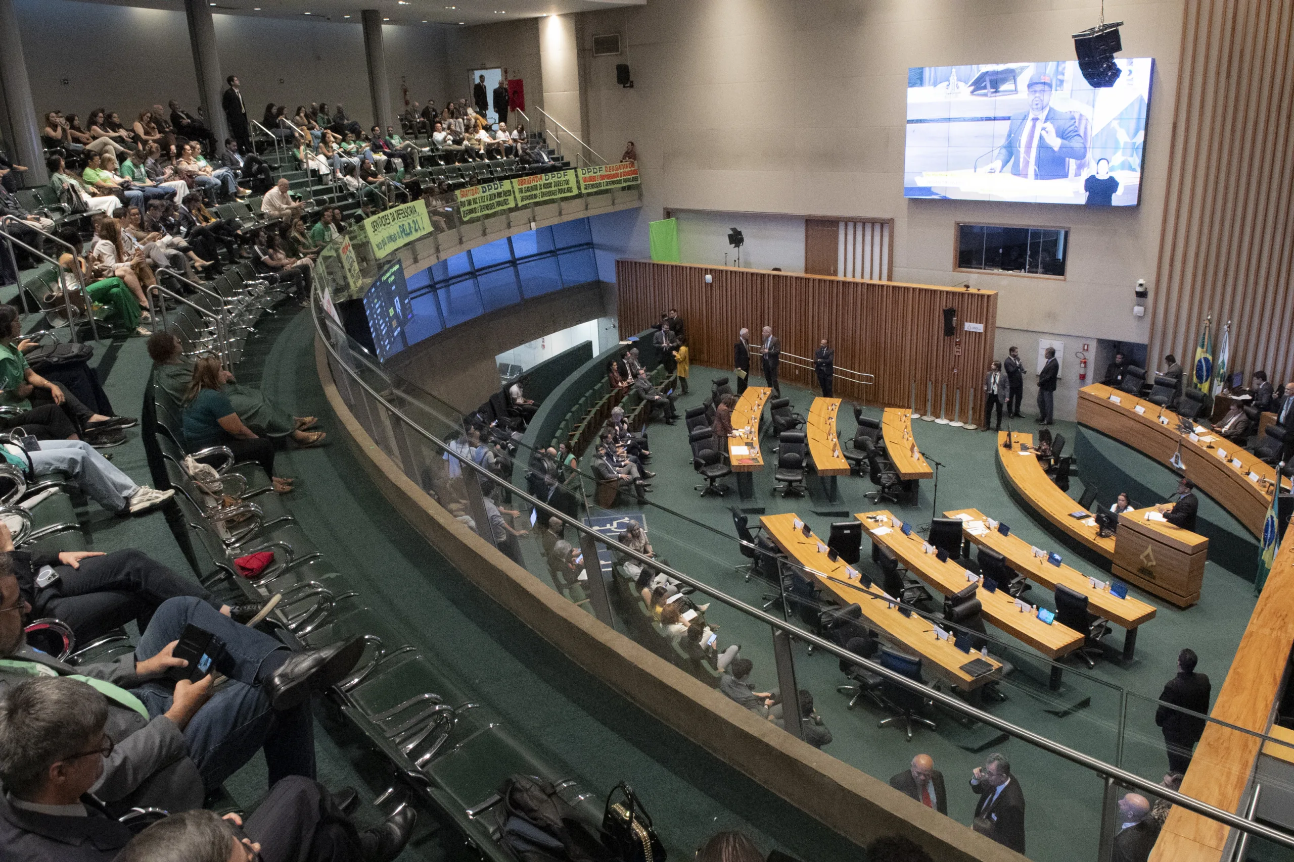 Sessão ordinária da CLDF desta terça-feira (11) teve debates sobre a situação financeira do BRB, a Defensoria Pública e renúncias fiscais no DF