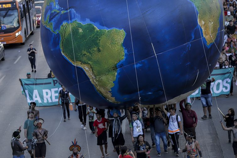 Joédson Alves/Agência Brasil Brasília (DF), 10/04/2025 - Indígenas de várias etnias participam da marcha do acampamento terra livre (ATL).
Foto: Joédson Alves/Agência Brasil