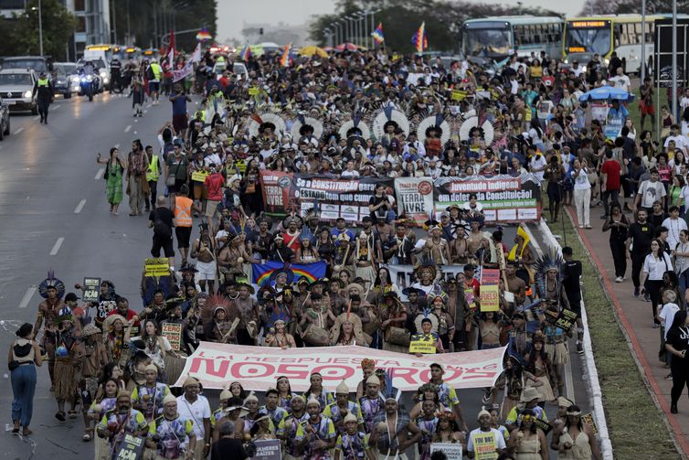 Joédson Alves/Agência Brasil Brasília (DF), 10/04/2025 - Indígenas de várias etnias participam da marcha do acampamento terra livre (ATL).
Foto: Joédson Alves/Agência Brasil