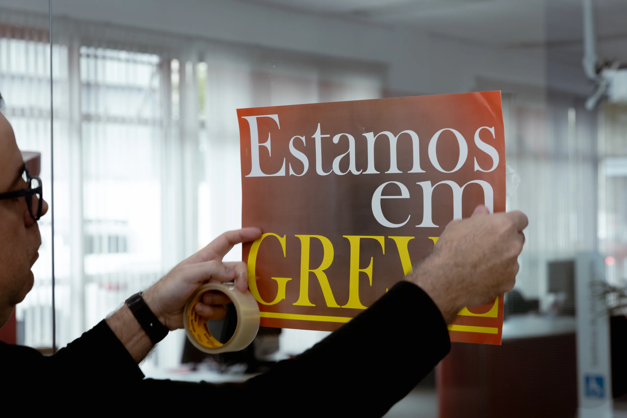 Bancários e bancárias de Santa Maria e região aderiram, nesta quinta-feira (20), à paralisação nacional da categoria