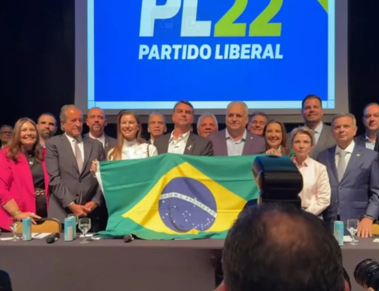 Flávio Bolsonaro indica deputado Alfredo Gaspar (PL) para vice e reforça isolamento