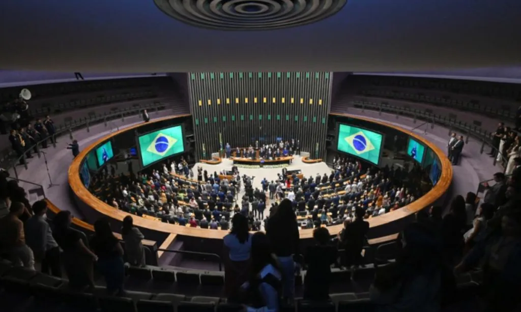 Levantamento reúne votações de Alberto Fraga na Câmara dos Deputados desde o retorno do parlamentar à Casa, em 2023