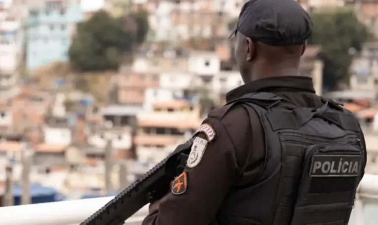 PM ocupa cinco comunidades do Complexo de Israel, no Rio 