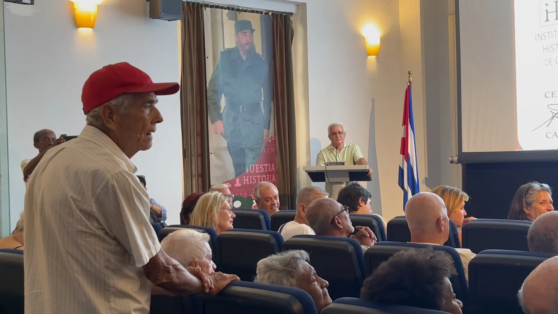 Projeção do documentário “Fidel e Cuba Socialista: Queimar os céus”.
